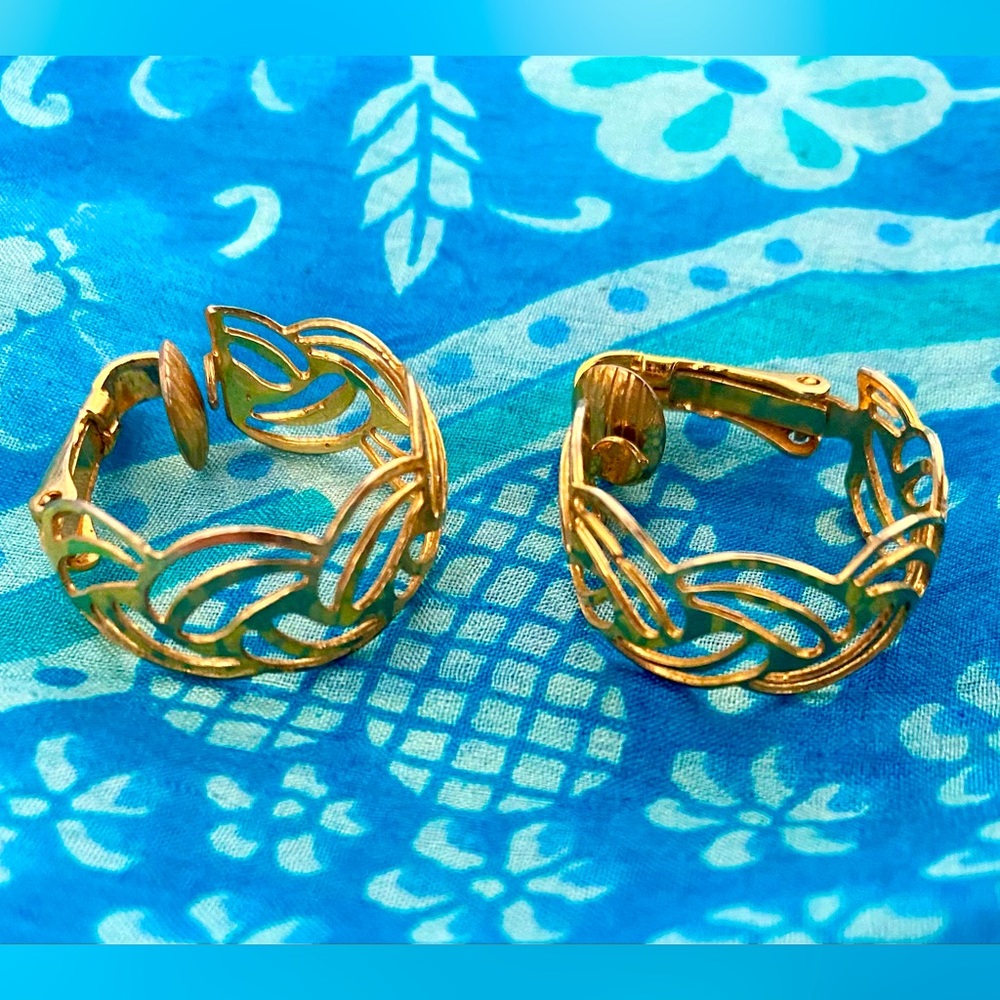 Vintage 1970’s CLIP ON Earrings